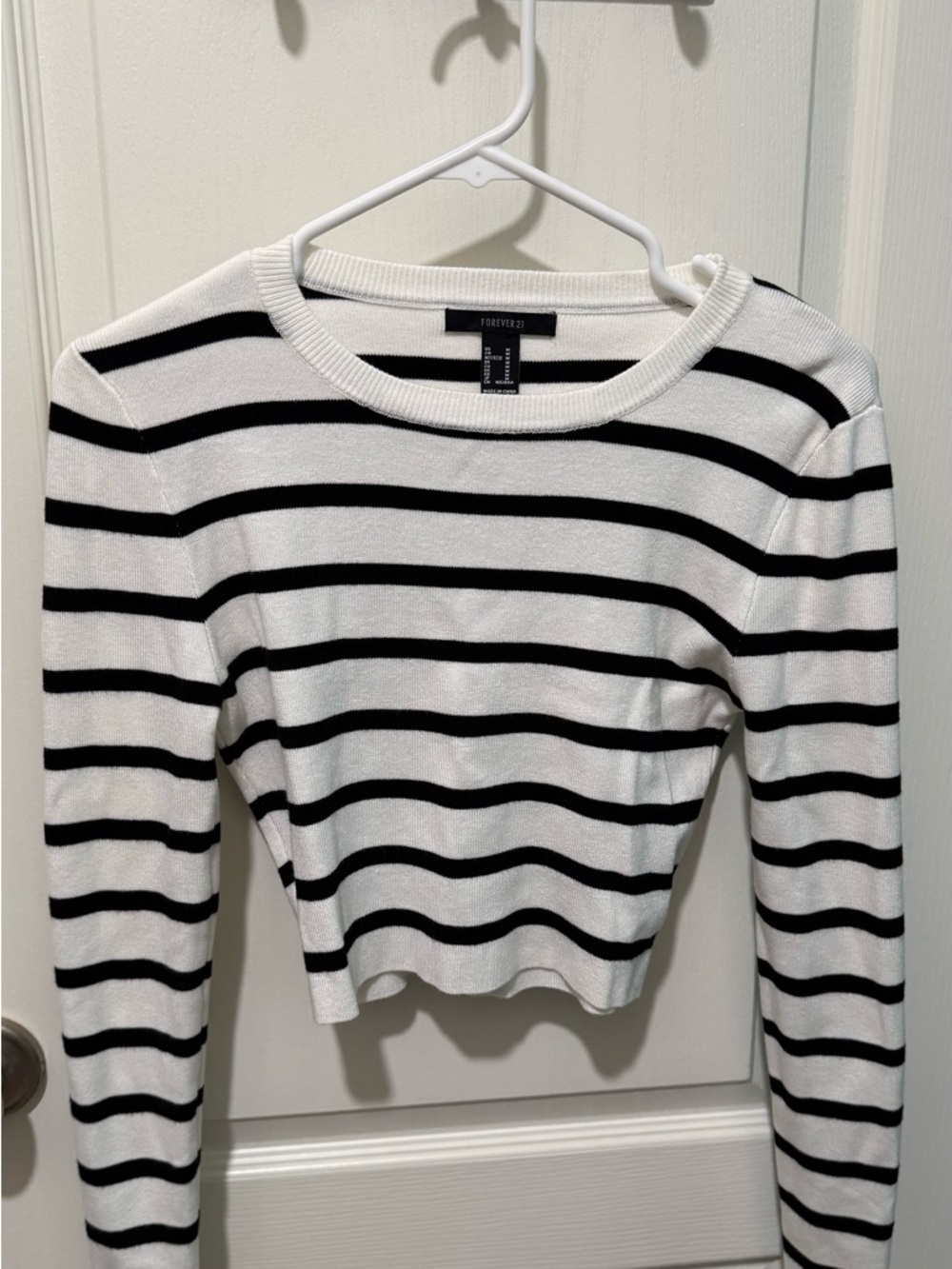 Forever 21 Black and White Striped Long Sleeve Crewneck Top